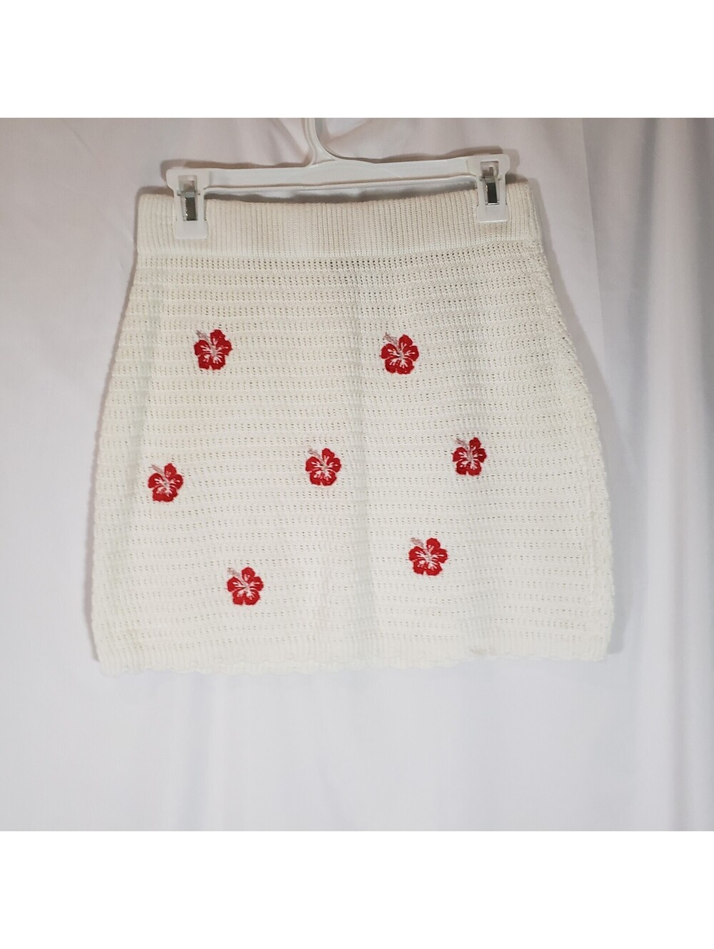 Wild Fable Womens M White Crochet Knit Mini Skirt Red Floral Embroidered